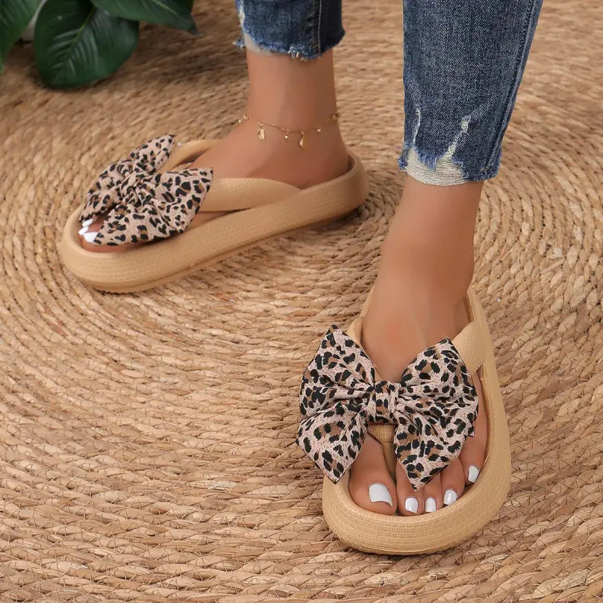 Liv Slippers met Strik - Comfortabele Slippers met Panterprint
