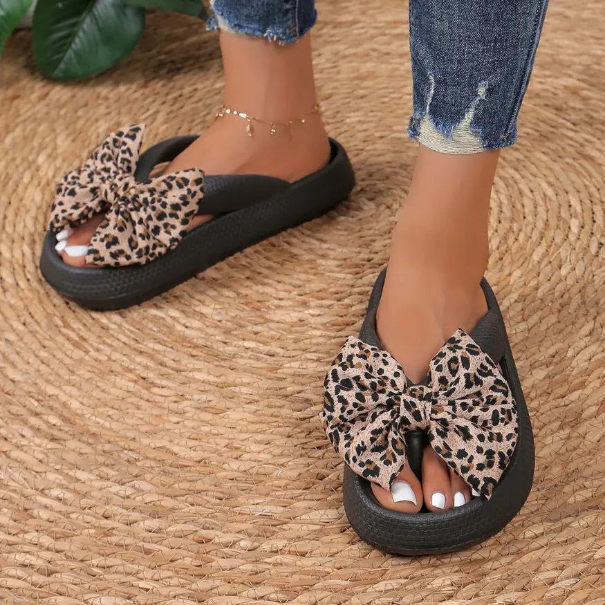 Liv Slippers met Strik - Comfortabele Slippers met Panterprint