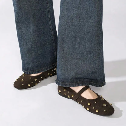 Lola Dames Mary Jane Ballerina’s – Suède Pumps met Studs & Bandje