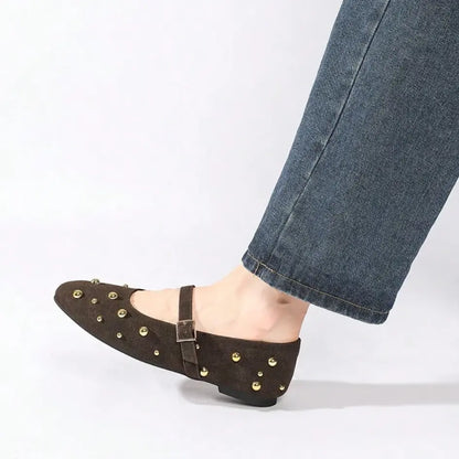 Lola Dames Mary Jane Ballerina’s – Suède Pumps met Studs & Bandje