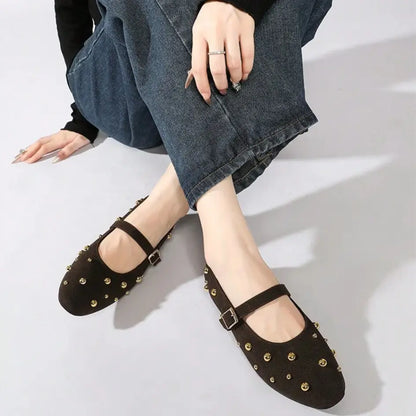 Lola Dames Mary Jane Ballerina’s – Suède Pumps met Studs & Bandje